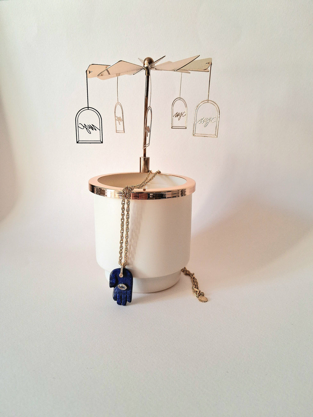 collier pendentif main