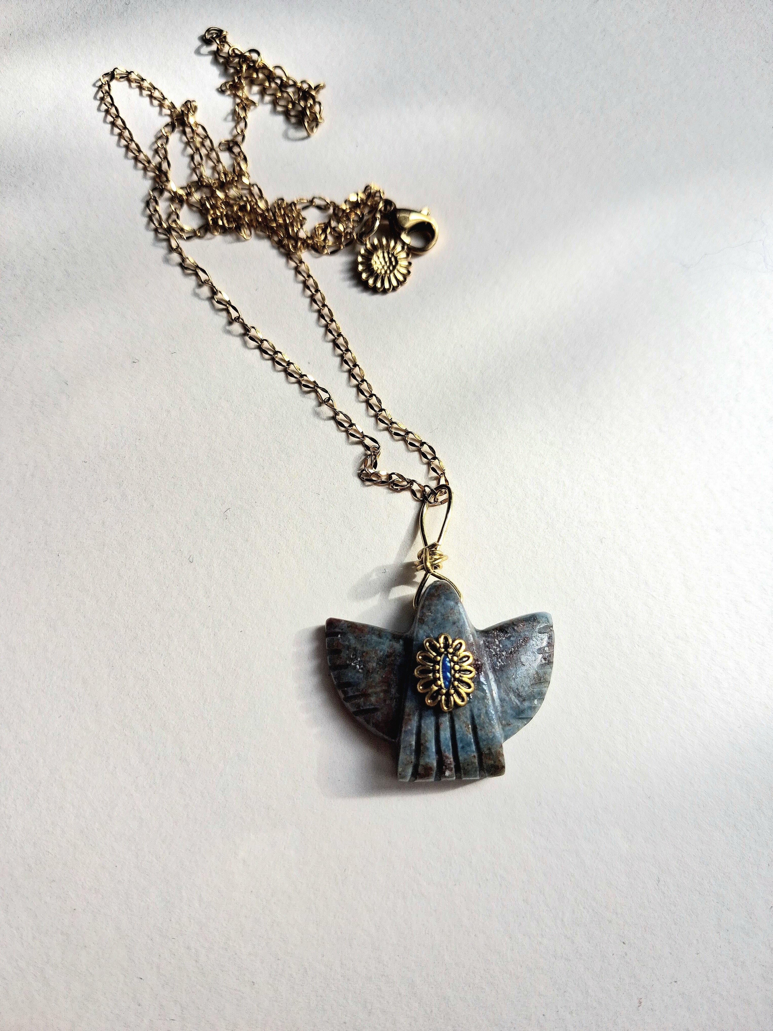 Collier aigle en rubis zoisite