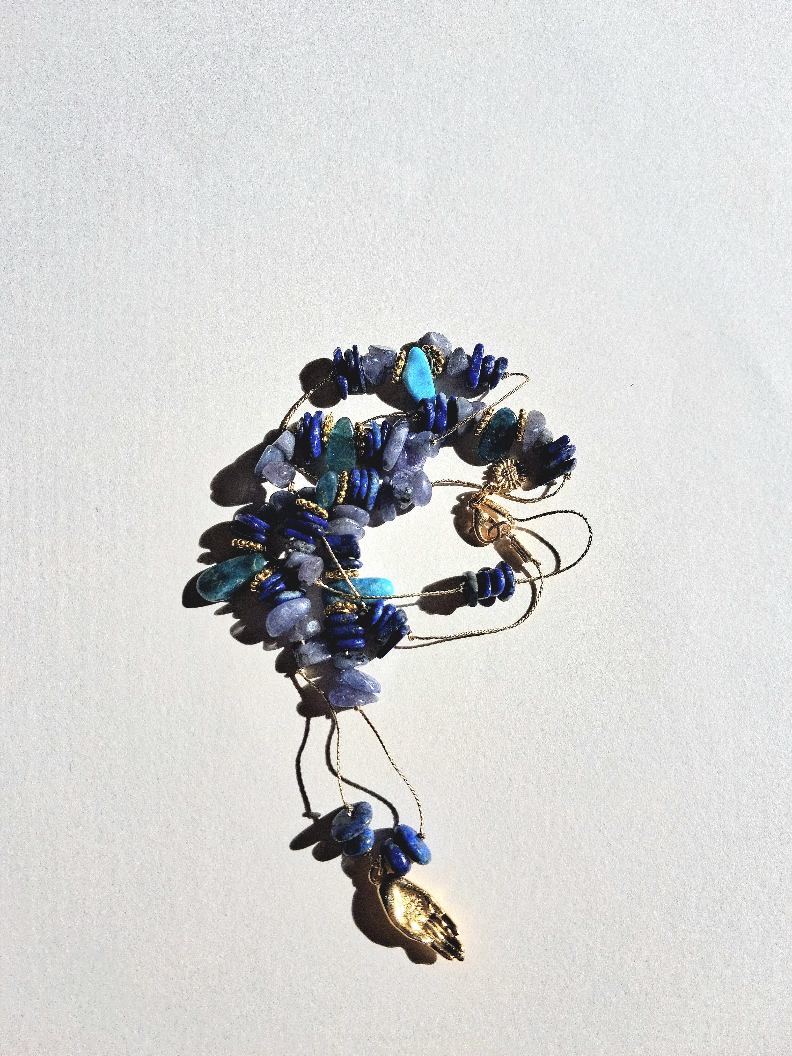 Collier signature tanzanite main (long)