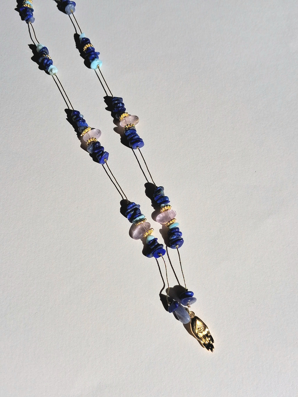 Collier signature lapis lazuli main (long)