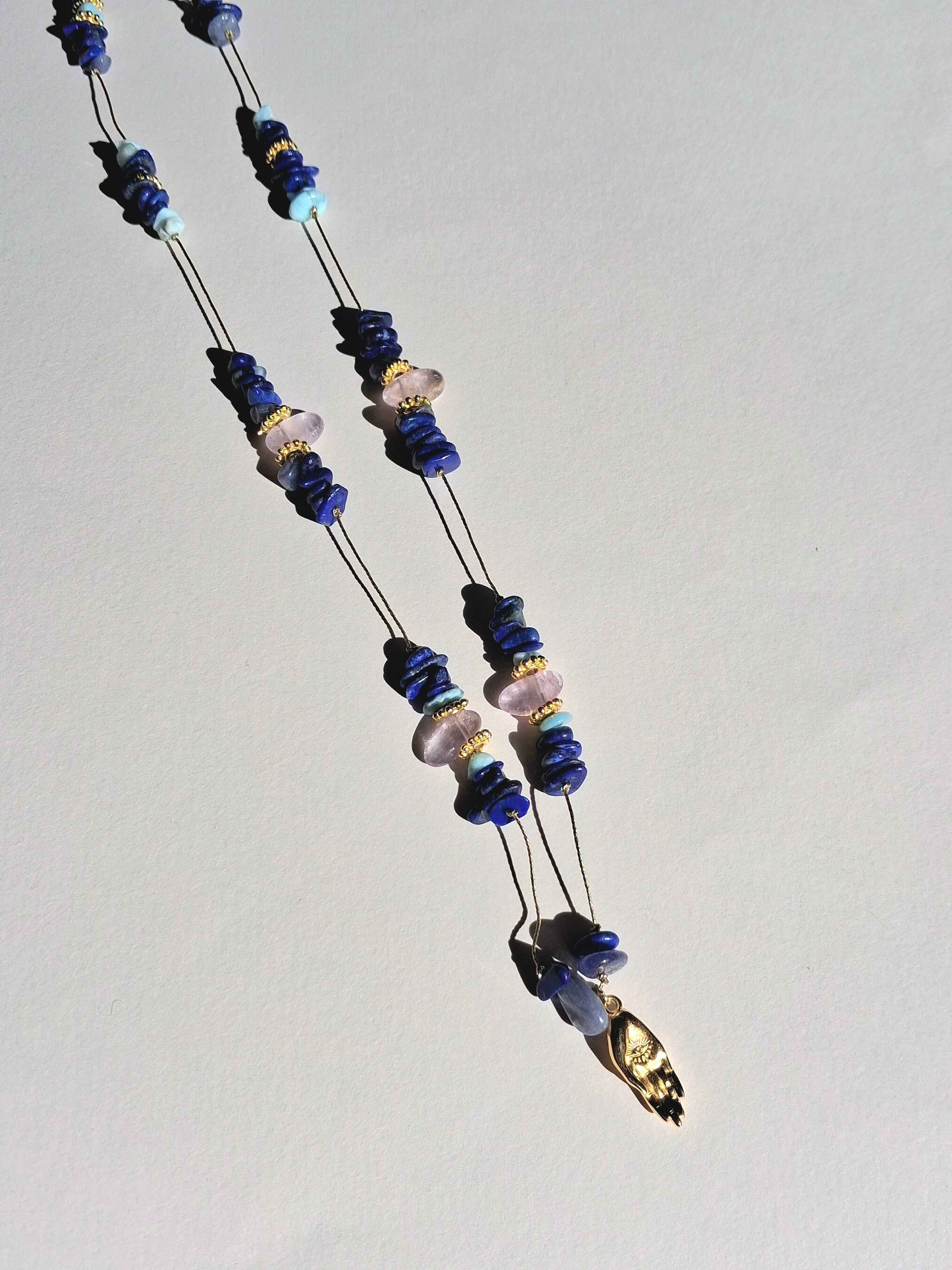 Collier signature lapis lazuli main (long)