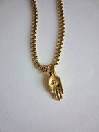 collier maille pendentif main