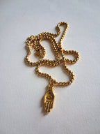 collier maille pendentif main