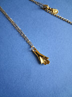 Collier maille rombo avec pendentif main